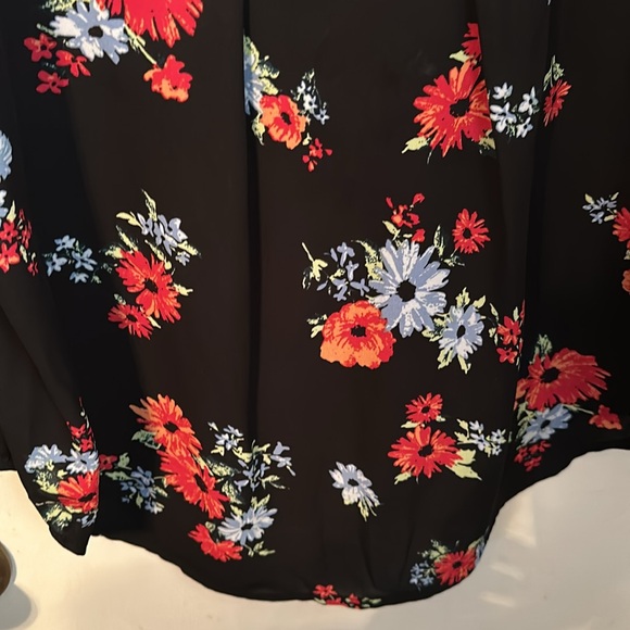 Chelsea & Theodore Short Sleeve Floral Top Size XL NWOT - Picture 8 of 9